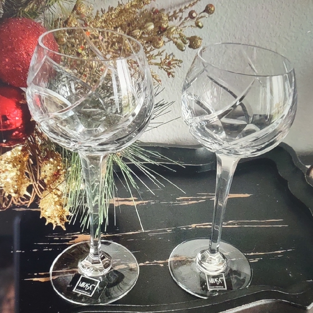 (NWT) Olympus Swirl Crystal Wine Glass Set of 2
